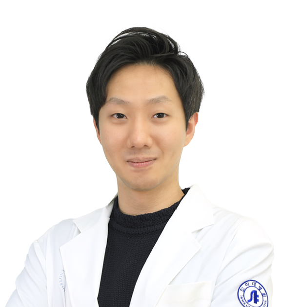 Min Jun Chun 의사 사진